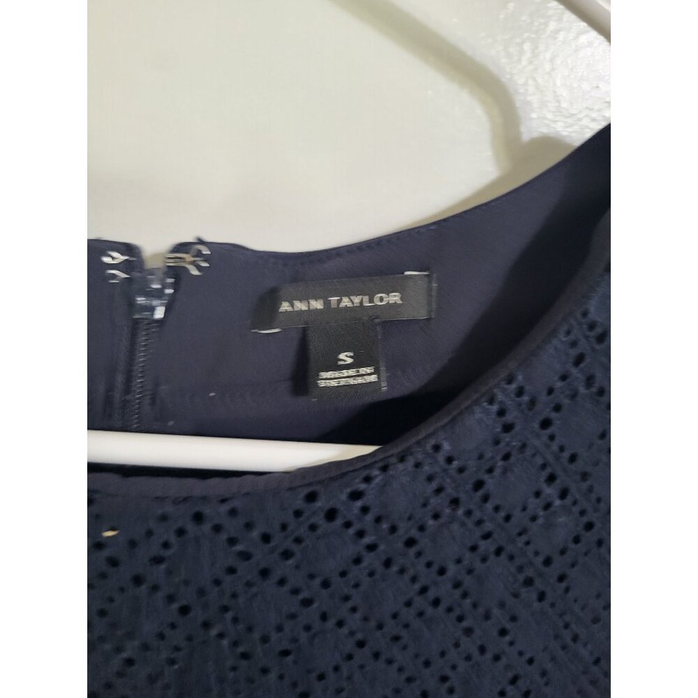Ann Taylor Navy Blue Eyelet Fit and Flare Top Blouse Womens SZ S - Picture 4 of 8